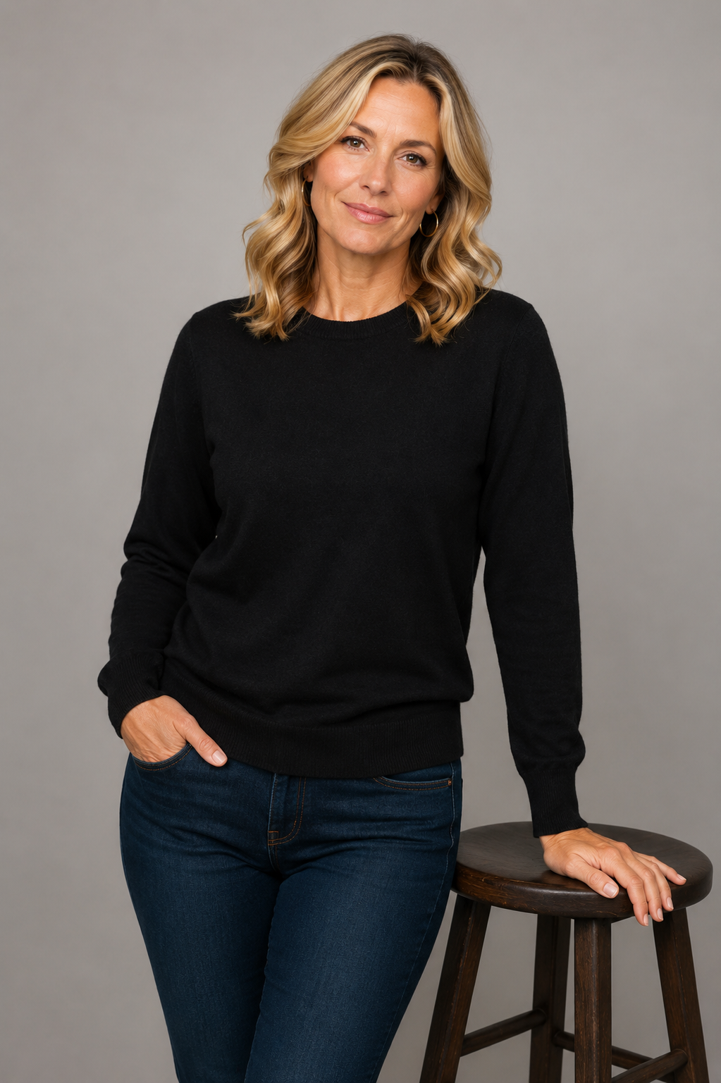 Women's Fine Weight Merino Wool Crew Neck Jumper - Black