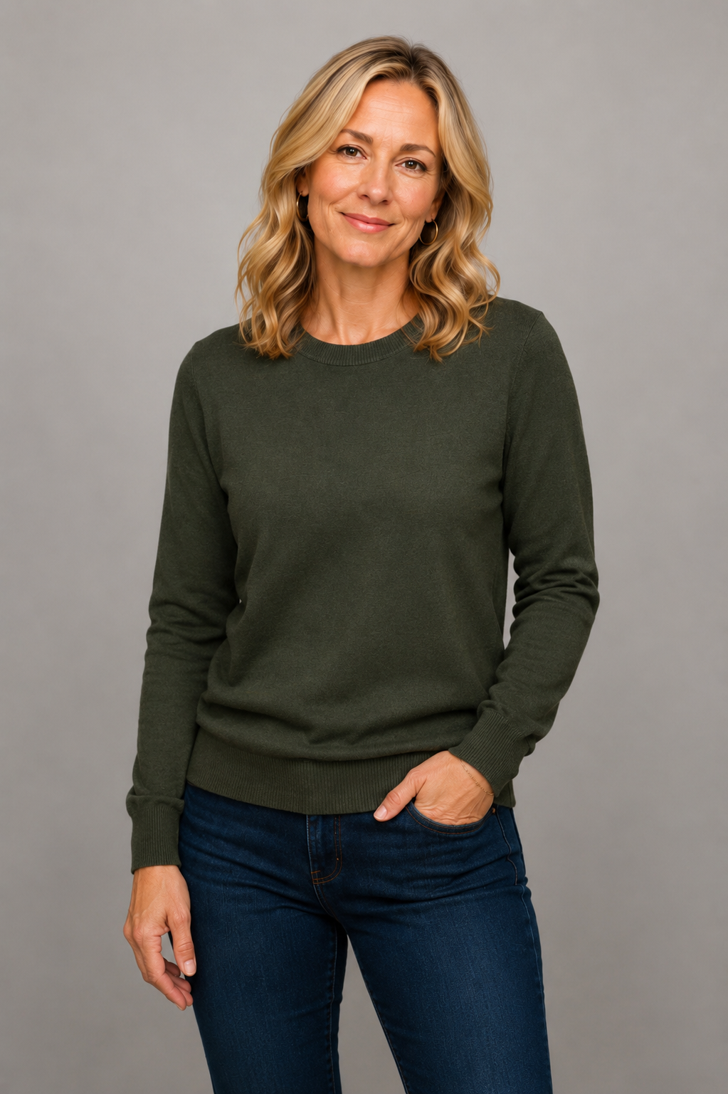 Women's Fine Weight Merino Wool Crew Neck Jumper - Olive Green