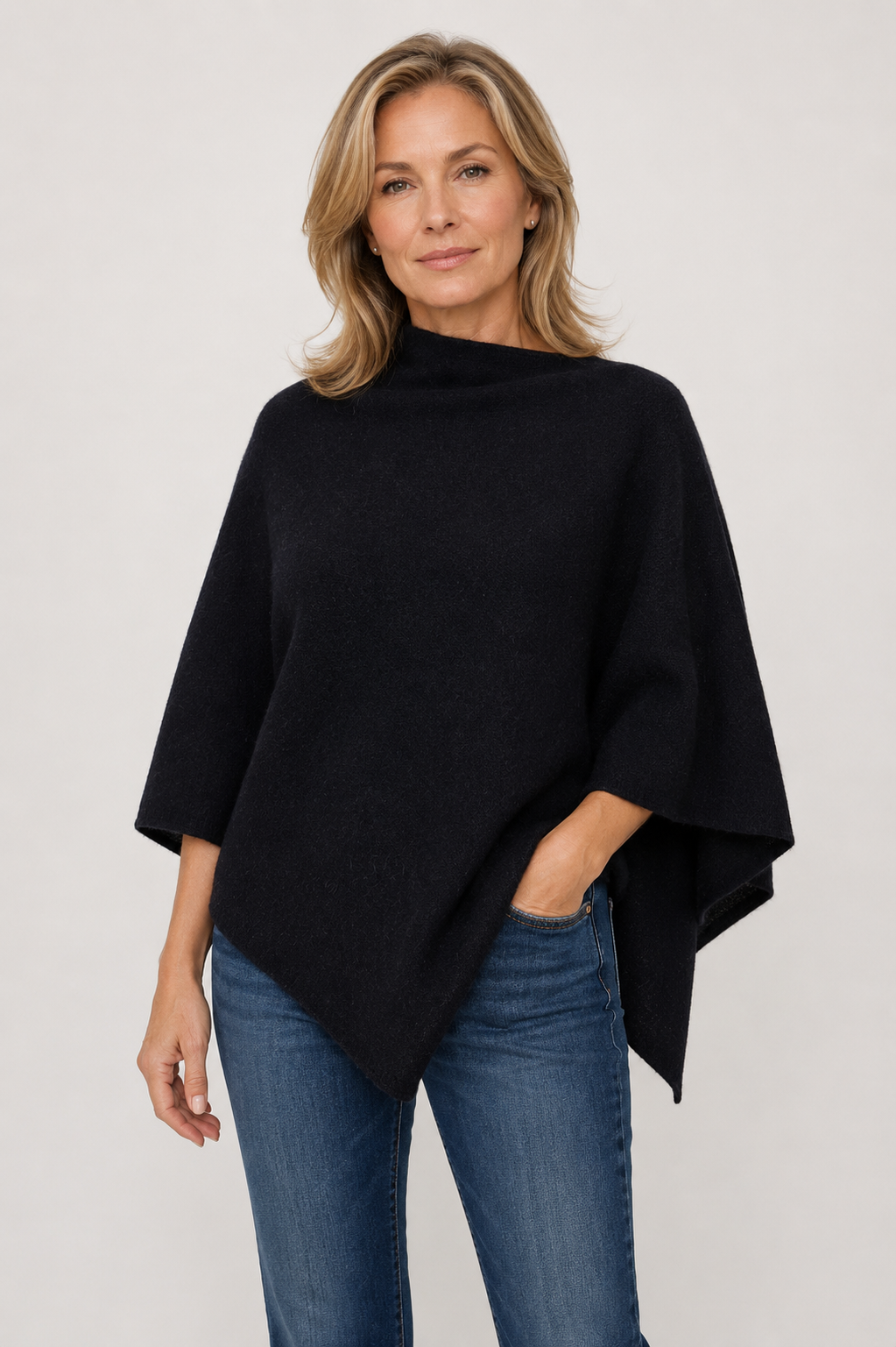 Women’s Possum Merino Wool Poncho Knitwear – Black